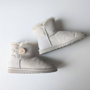UGG Bailey Button Mini